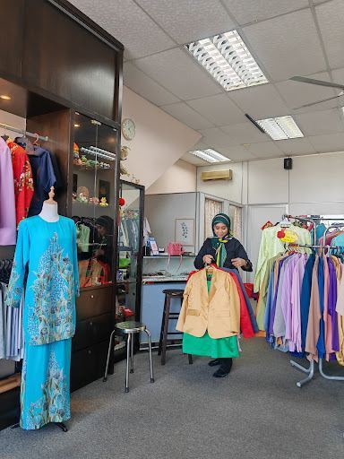 GT Uomo Fashion Design (Kepala Batas)