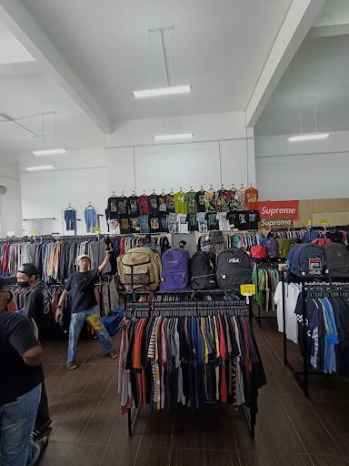 Kedai Pakaian Terbaik di Kampung Bukit Baharu untuk Pilihan Terdekat Anda