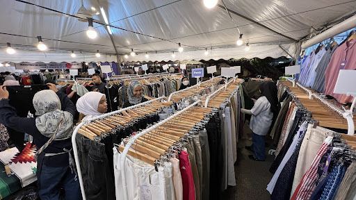 Kedai Pakaian Terbaik di Parit Raja