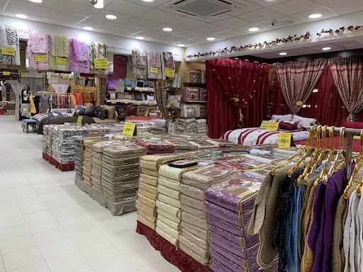 Rams Duty Free Shopping Center @ Kuah (811058-W)